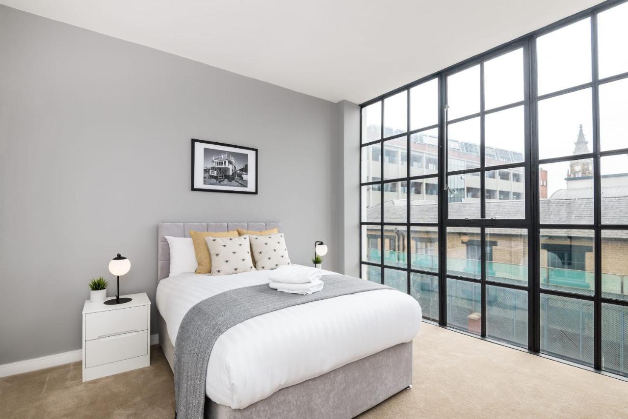 Host & - Manhattan House 9